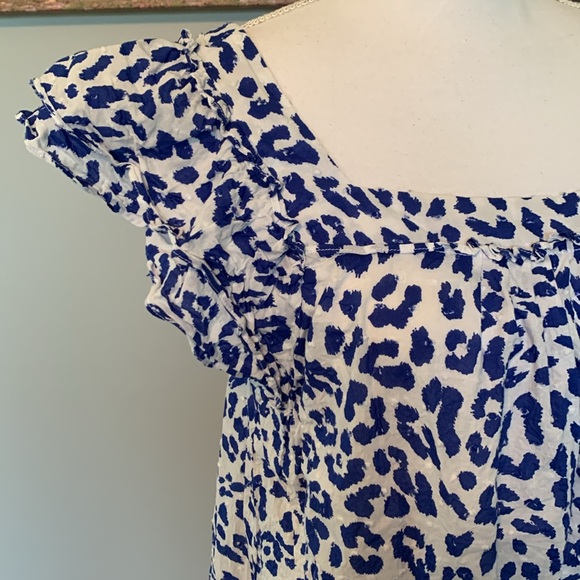 “The Get” animal print blue & white top size Large - Picture 3 of 10